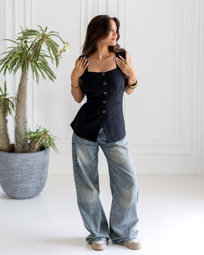Lina Vest in black